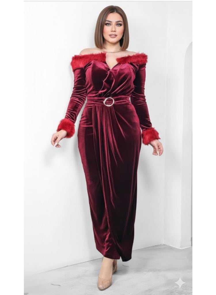 فول جوي فستان سهرة طويل فاخر مصنوع من قماش المخمل الناعم مع أكمام طويلة مزودة بتفصيل فرو عند الأطراف، مع حزام أنيق عند الخصر يبرز القوام ويمنح تناسقاً مثالياً ,فستان موضة وعصري - Image 2